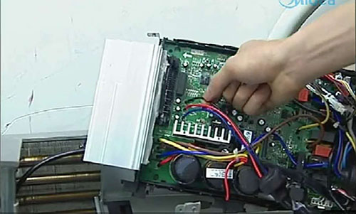 金牛美的空调电话是多少